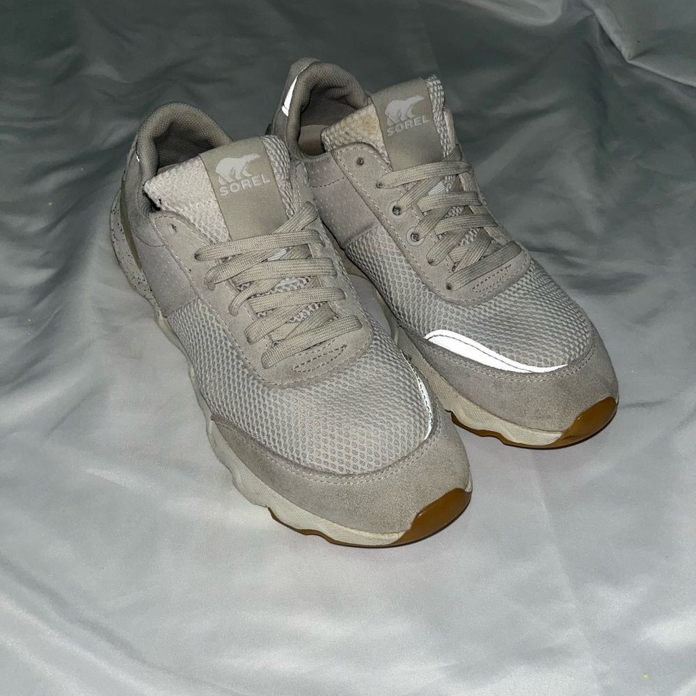 Sorel Light Gray Athletic Shoes 9.5